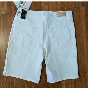 Max Studio white Flat Front Jeans Relaxed Fit